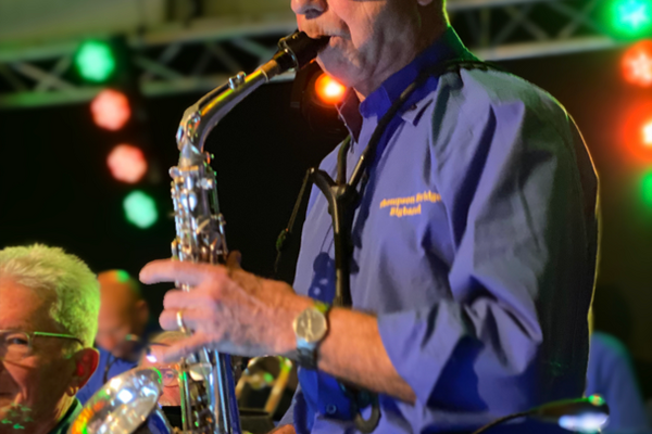 Bevrijdingsconcert met de Thompson Bridge Band op de Markt Grave