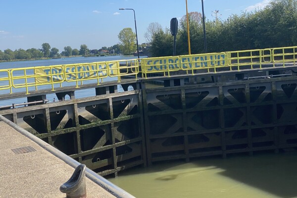 Sluisdeuren bij Grave weer in storing