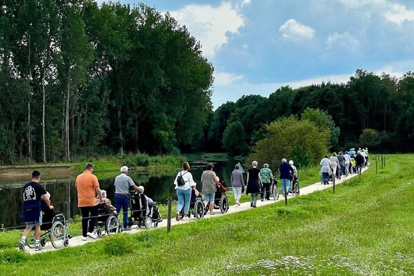 Bewoners van Catharinahof Grave lopen Vierdaagse met enthousiaste vrijwilligers