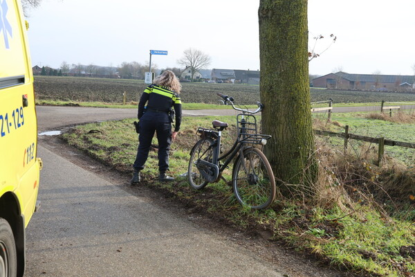 Fietser gewond na botsing met auto op Vierlingsbeekseweg in Overloon