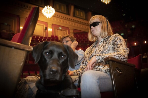 Schouwburg Cuijk maakt musical ‘Eiffel’ toegankelijk voor blinden en slechtzienden