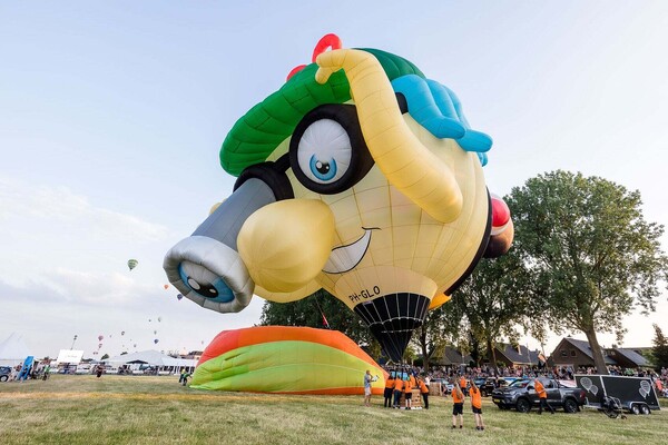 11e editie Ballonfestival Grave met superballon Mister Globie