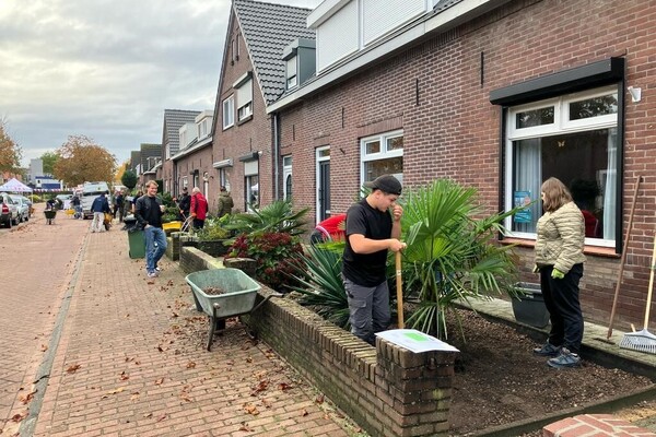 Bewoners in Boxmeer vergroenen voortuinen: klimaatbestendiger én gezelliger